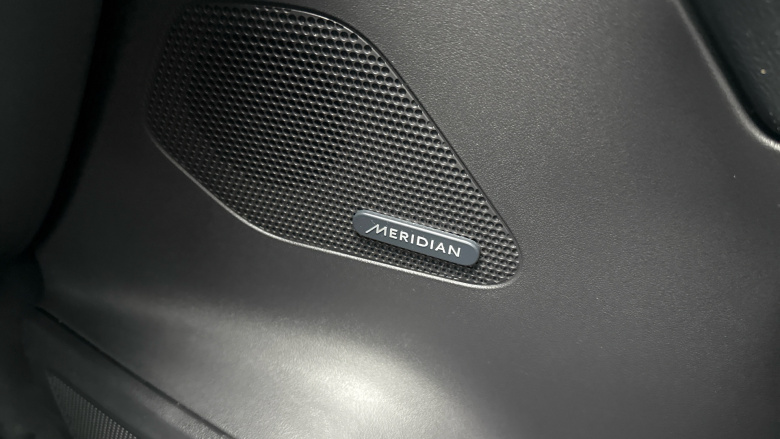 Jaguar F-Pace 2.0d Portfolio 5dr Auto AWD Diesel Estate